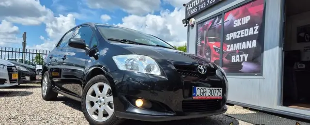 TOYOTA Auris 