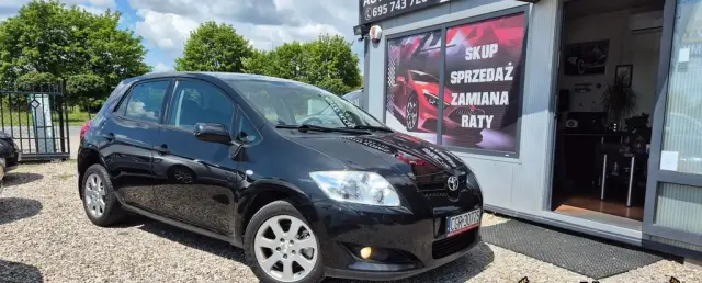 TOYOTA Auris 