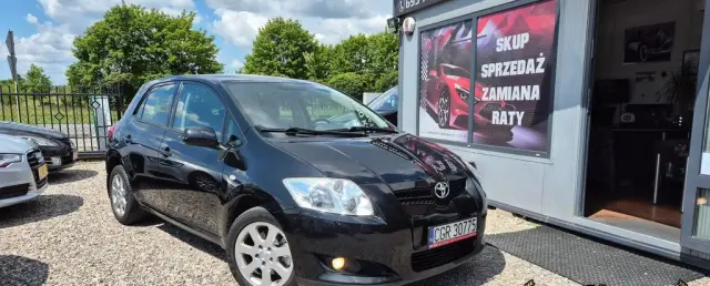 TOYOTA Auris 