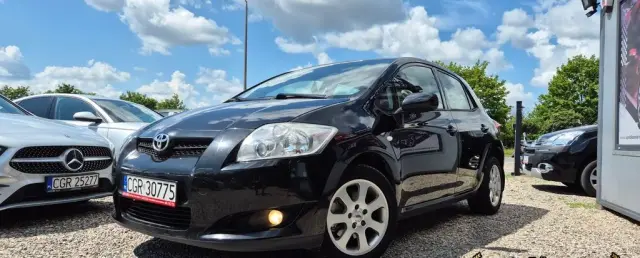 TOYOTA Auris 