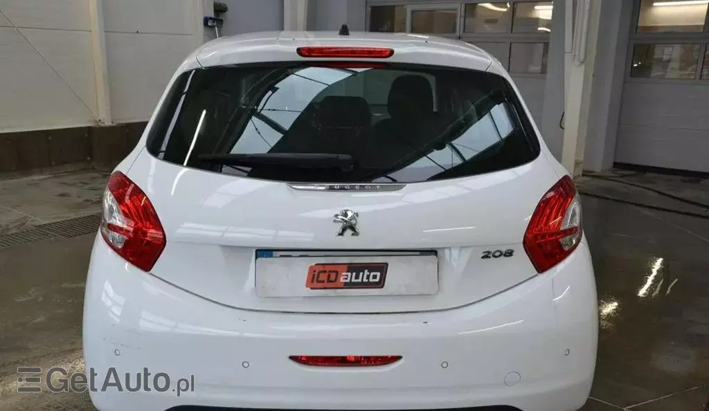 PEUGEOT 208 