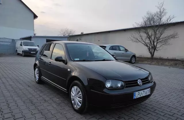 VOLKSWAGEN Golf 