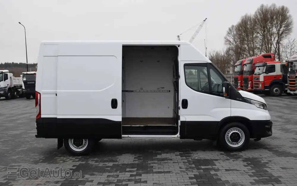 IVECO DAILY 35S12 / 2.3 - 120 KM / DOSTAWCZE / BLASZAK / KLIMA / TEMPOMAT / KLIMA / TRYB CITY / SERWISOWANY / SPROWADZONY Z NIEMIEC 