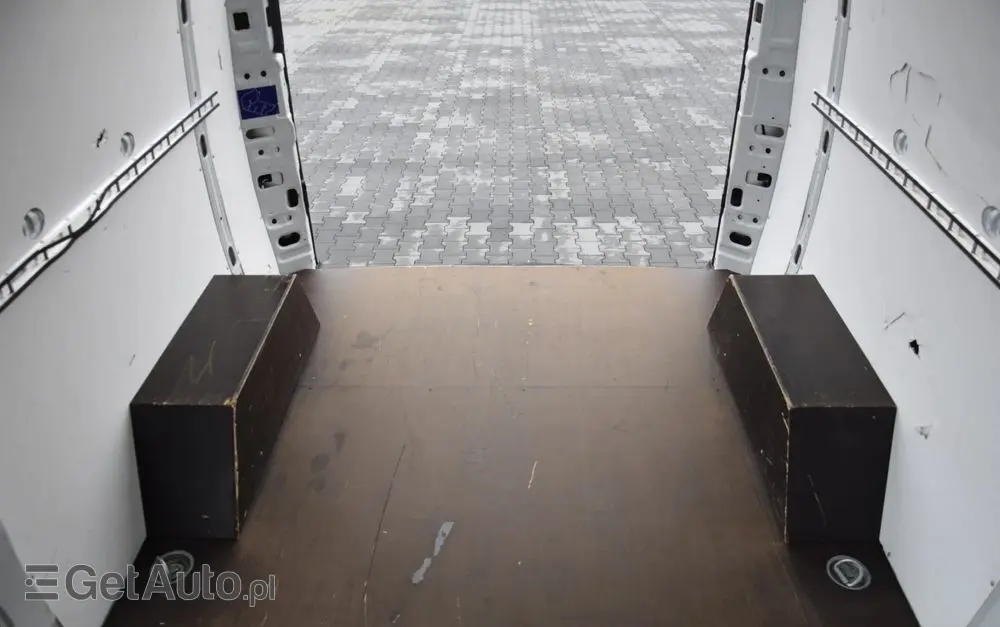 IVECO DAILY 35S12 / 2.3 - 120 KM / DOSTAWCZE / BLASZAK / KLIMA / TEMPOMAT / KLIMA / TRYB CITY / SERWISOWANY / SPROWADZONY Z NIEMIEC 