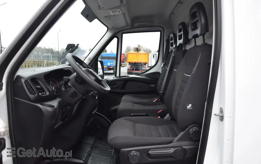 IVECO DAILY 35S12 / 2.3 - 120 KM / DOSTAWCZE / BLASZAK / KLIMA / TEMPOMAT / KLIMA / TRYB CITY / SERWISOWANY / SPROWADZONY Z NIEMIEC 