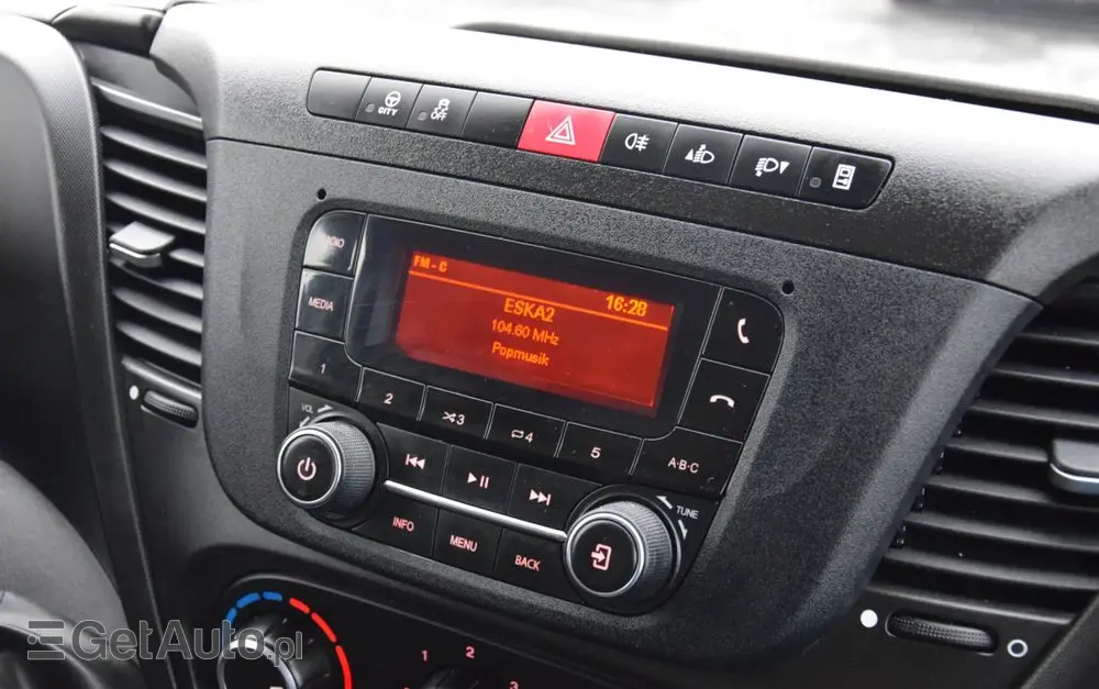 IVECO DAILY 35S12 / 2.3 - 120 KM / DOSTAWCZE / BLASZAK / KLIMA / TEMPOMAT / KLIMA / TRYB CITY / SERWISOWANY / SPROWADZONY Z NIEMIEC 