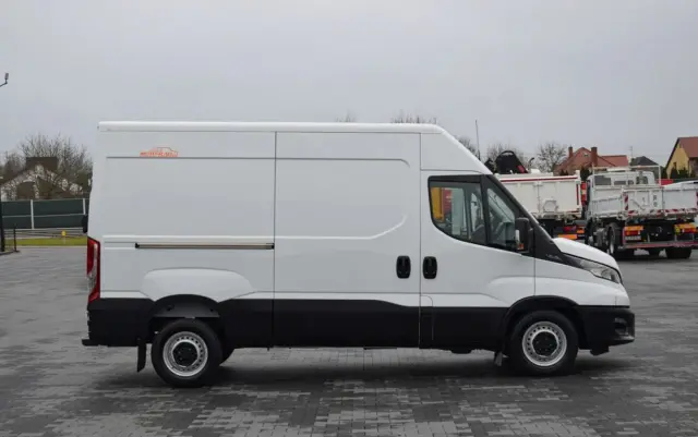 IVECO DAILY 35S12 / 2.3 - 120 KM / DOSTAWCZE / BLASZAK / KLIMA / TEMPOMAT / KLIMA / TRYB CITY / SERWISOWANY / SPROWADZONY Z NIEMIEC 