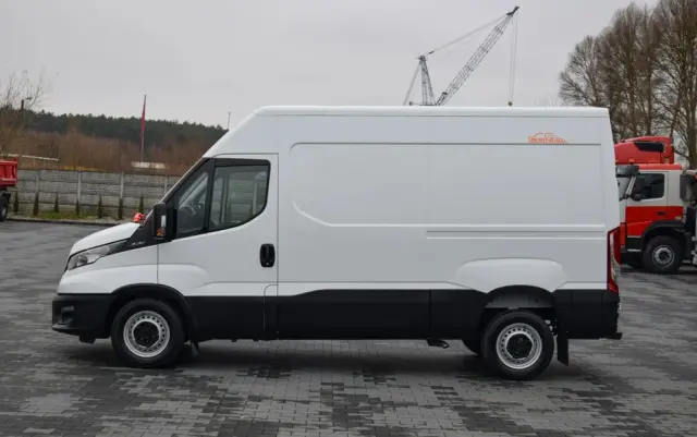 IVECO DAILY 35S12 / 2.3 - 120 KM / DOSTAWCZE / BLASZAK / KLIMA / TEMPOMAT / KLIMA / TRYB CITY / SERWISOWANY / SPROWADZONY Z NIEMIEC 