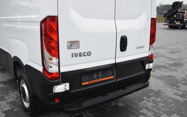 IVECO DAILY 35S12 / 2.3 - 120 KM / DOSTAWCZE / BLASZAK / KLIMA / TEMPOMAT / KLIMA / TRYB CITY / SERWISOWANY / SPROWADZONY Z NIEMIEC 