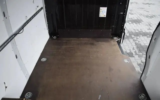 IVECO DAILY 35S12 / 2.3 - 120 KM / DOSTAWCZE / BLASZAK / KLIMA / TEMPOMAT / KLIMA / TRYB CITY / SERWISOWANY / SPROWADZONY Z NIEMIEC 