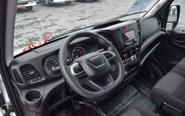 IVECO DAILY 35S12 / 2.3 - 120 KM / DOSTAWCZE / BLASZAK / KLIMA / TEMPOMAT / KLIMA / TRYB CITY / SERWISOWANY / SPROWADZONY Z NIEMIEC 