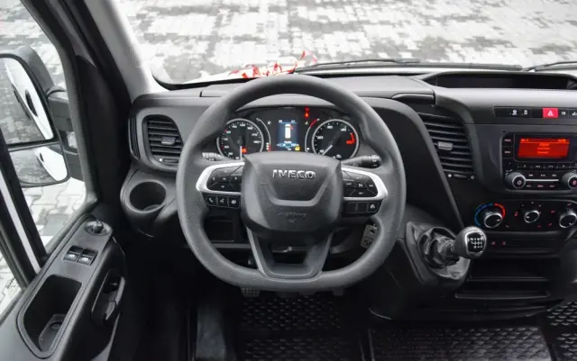 IVECO DAILY 35S12 / 2.3 - 120 KM / DOSTAWCZE / BLASZAK / KLIMA / TEMPOMAT / KLIMA / TRYB CITY / SERWISOWANY / SPROWADZONY Z NIEMIEC 