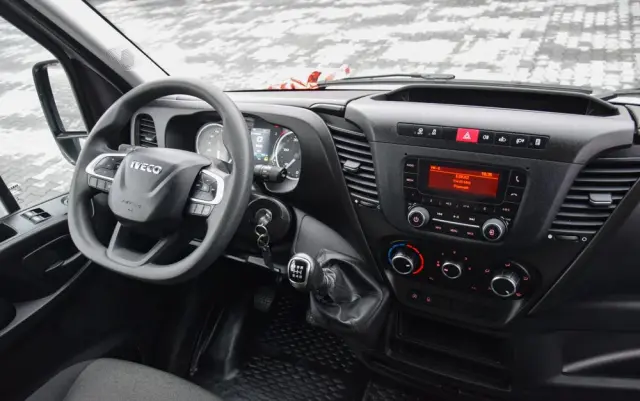 IVECO DAILY 35S12 / 2.3 - 120 KM / DOSTAWCZE / BLASZAK / KLIMA / TEMPOMAT / KLIMA / TRYB CITY / SERWISOWANY / SPROWADZONY Z NIEMIEC 