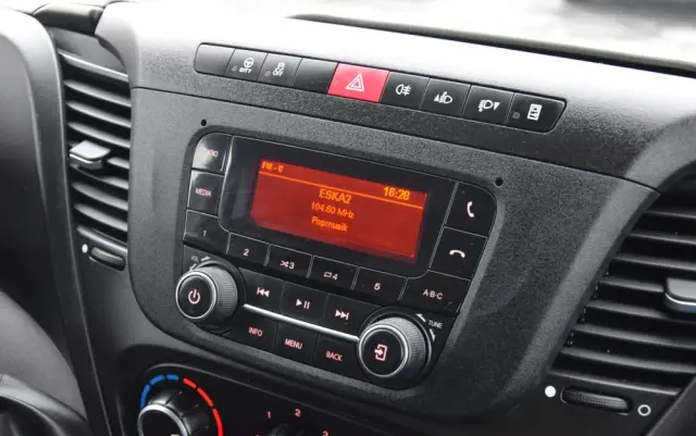 IVECO DAILY 35S12 / 2.3 - 120 KM / DOSTAWCZE / BLASZAK / KLIMA / TEMPOMAT / KLIMA / TRYB CITY / SERWISOWANY / SPROWADZONY Z NIEMIEC 