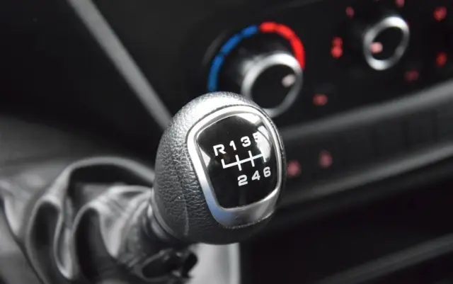 IVECO DAILY 35S12 / 2.3 - 120 KM / DOSTAWCZE / BLASZAK / KLIMA / TEMPOMAT / KLIMA / TRYB CITY / SERWISOWANY / SPROWADZONY Z NIEMIEC 