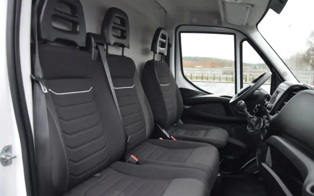 IVECO DAILY 35S12 / 2.3 - 120 KM / DOSTAWCZE / BLASZAK / KLIMA / TEMPOMAT / KLIMA / TRYB CITY / SERWISOWANY / SPROWADZONY Z NIEMIEC 