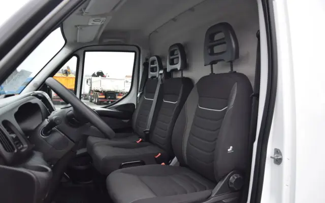 IVECO DAILY 35S12 / 2.3 - 120 KM / DOSTAWCZE / BLASZAK / KLIMA / TEMPOMAT / KLIMA / TRYB CITY / SERWISOWANY / SPROWADZONY Z NIEMIEC 