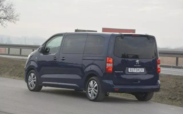 PEUGEOT Traveller 