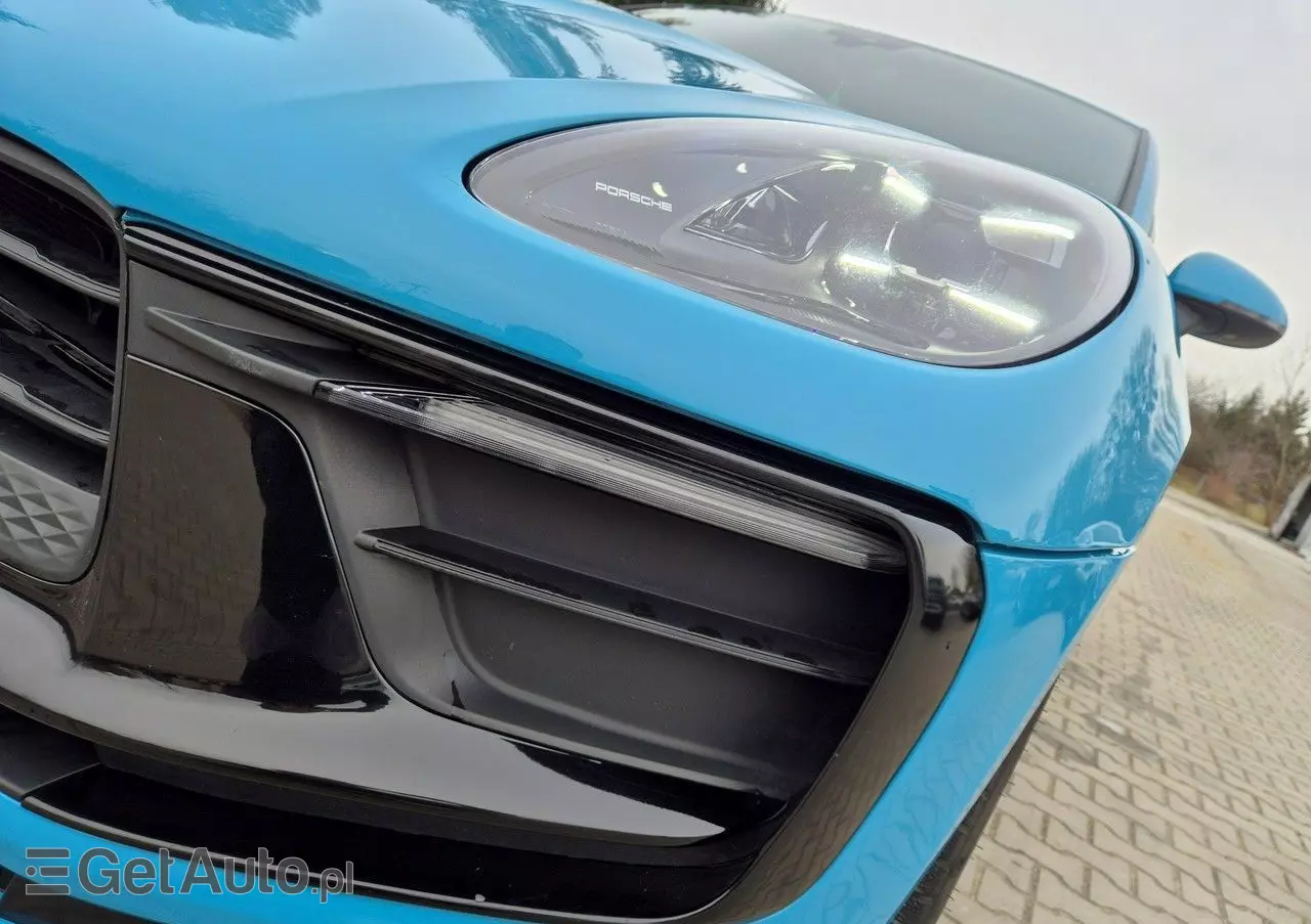 PORSCHE Macan Standard