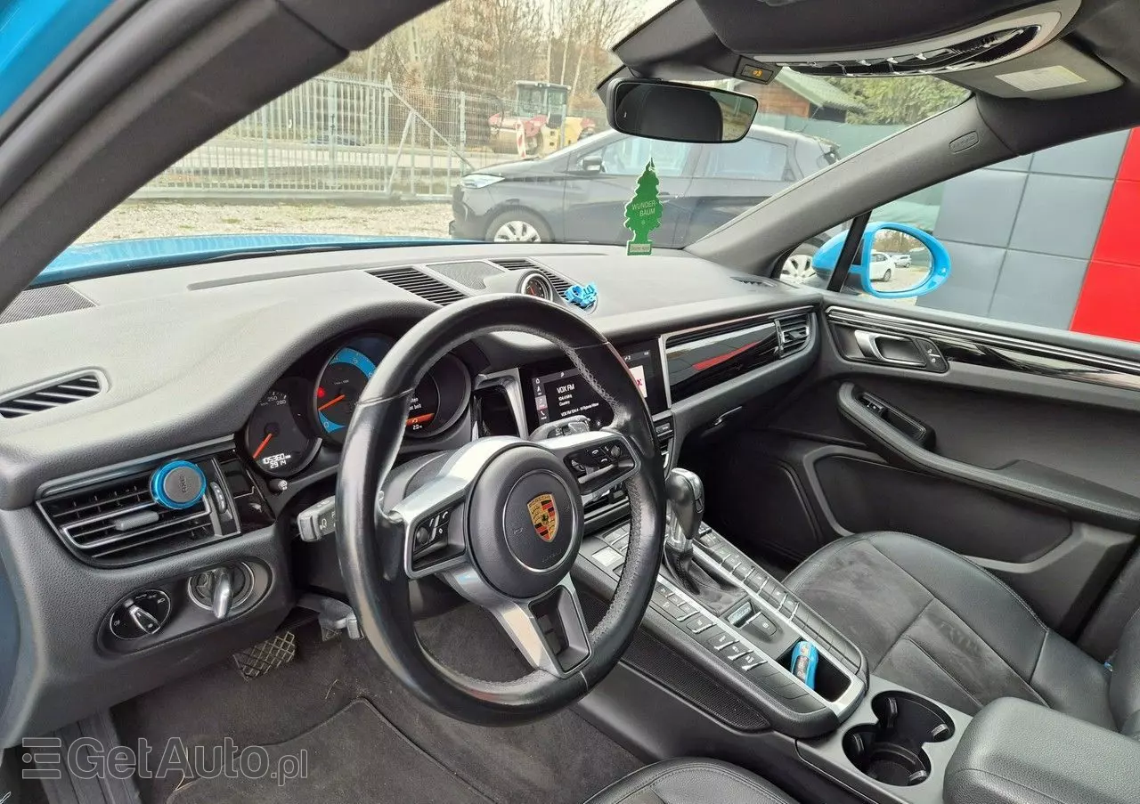 PORSCHE Macan Standard