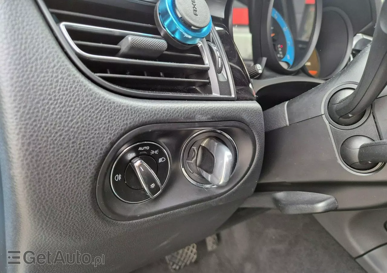 PORSCHE Macan Standard