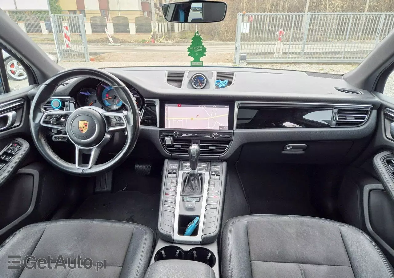 PORSCHE Macan Standard