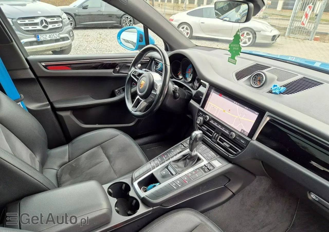 PORSCHE Macan Standard