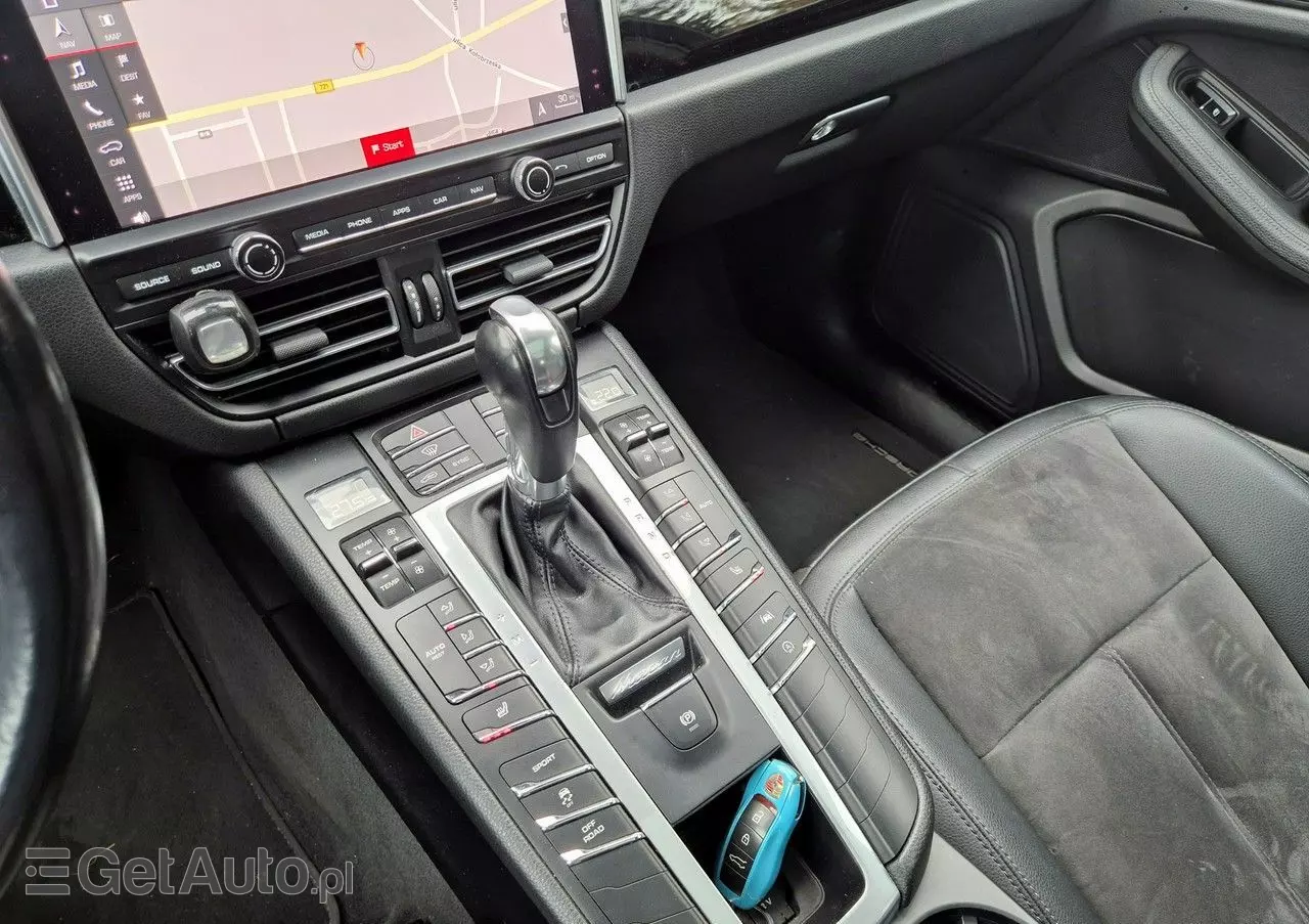 PORSCHE Macan Standard