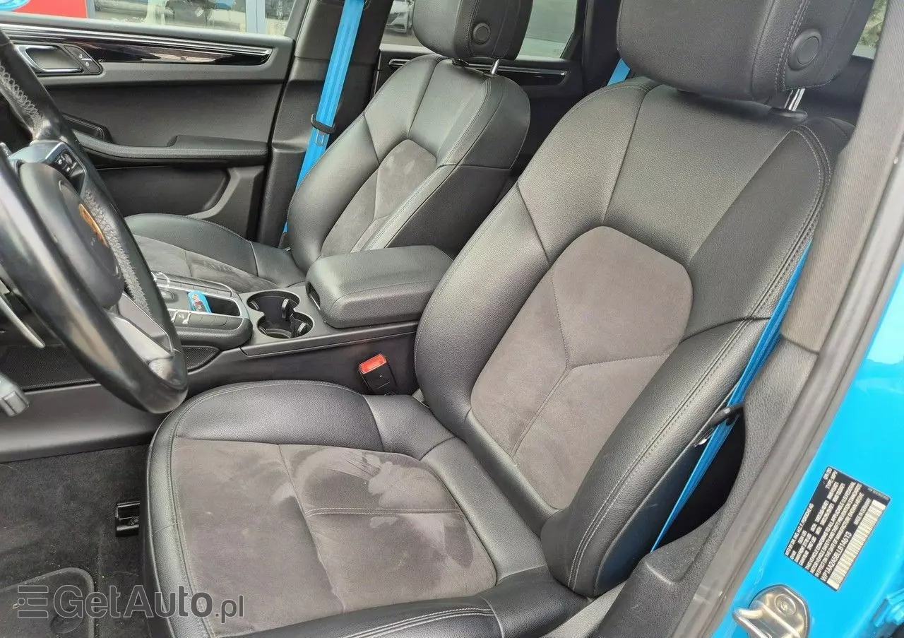 PORSCHE Macan Standard