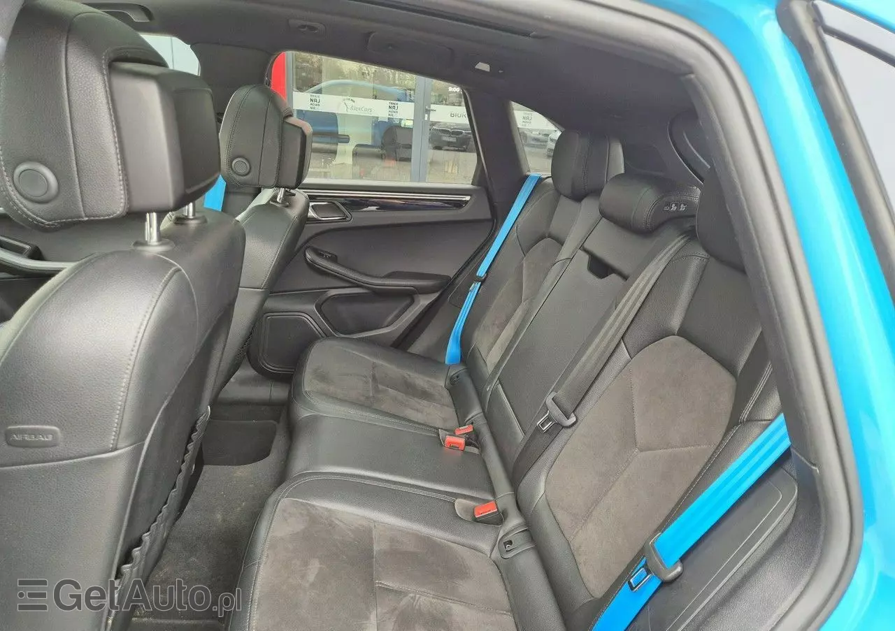 PORSCHE Macan Standard