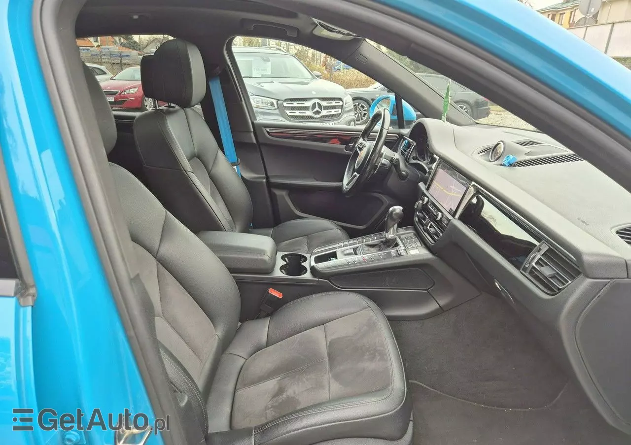 PORSCHE Macan Standard