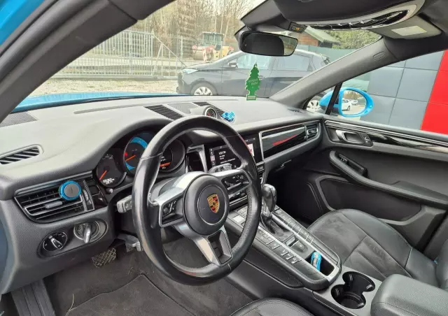 PORSCHE Macan Standard