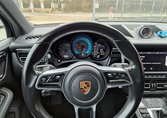 PORSCHE Macan Standard