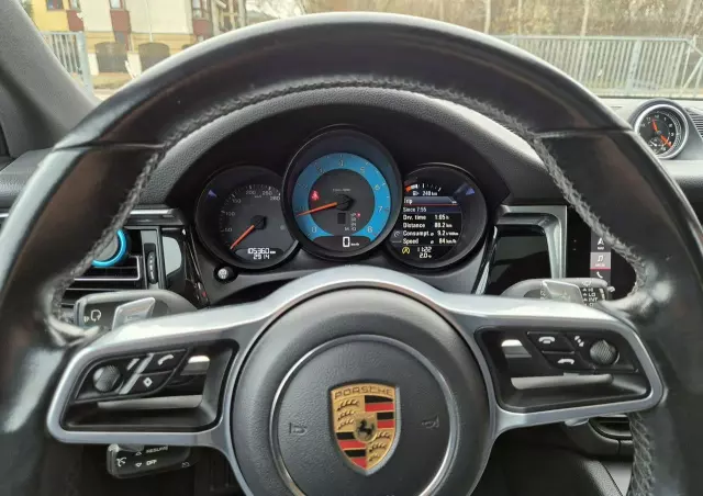 PORSCHE Macan Standard