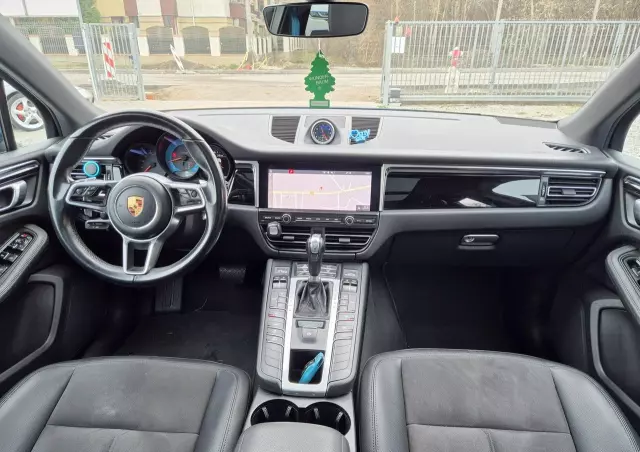 PORSCHE Macan Standard