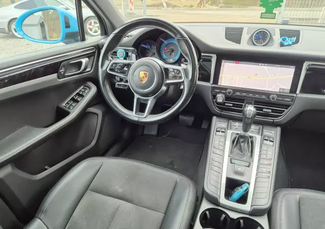 PORSCHE Macan Standard