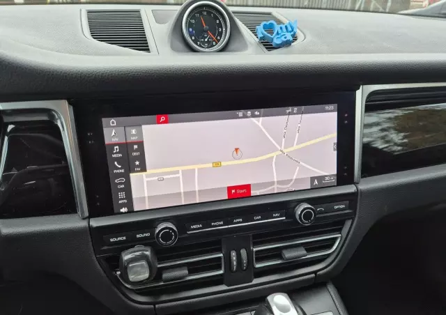 PORSCHE Macan Standard