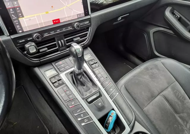 PORSCHE Macan Standard