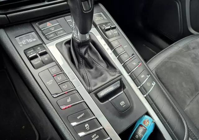 PORSCHE Macan Standard