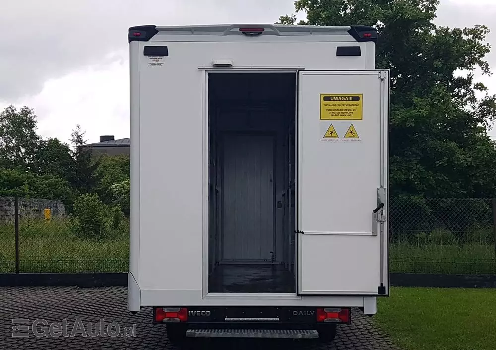 IVECO DAILY KONTENER NISKOPODŁOGOWY 4,43x2,23x2,42 SKLEP FOODTRUCK BAR KLIMA KONIOWÓZ KAMPER 