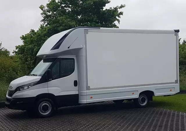 IVECO DAILY KONTENER NISKOPODŁOGOWY 4,43x2,23x2,42 SKLEP FOODTRUCK BAR KLIMA KONIOWÓZ KAMPER 