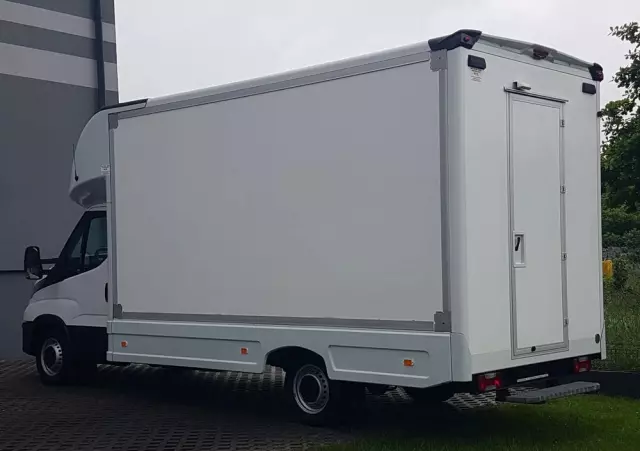 IVECO DAILY KONTENER NISKOPODŁOGOWY 4,43x2,23x2,42 SKLEP FOODTRUCK BAR KLIMA KONIOWÓZ KAMPER 