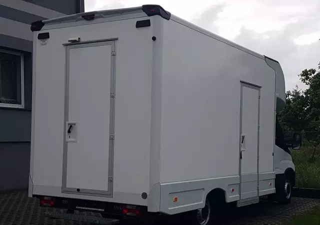 IVECO DAILY KONTENER NISKOPODŁOGOWY 4,43x2,23x2,42 SKLEP FOODTRUCK BAR KLIMA KONIOWÓZ KAMPER 