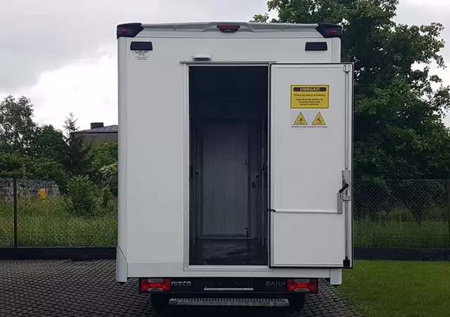 IVECO DAILY KONTENER NISKOPODŁOGOWY 4,43x2,23x2,42 SKLEP FOODTRUCK BAR KLIMA KONIOWÓZ KAMPER 
