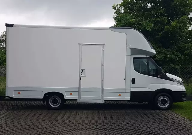 IVECO DAILY KONTENER NISKOPODŁOGOWY 4,43x2,23x2,42 SKLEP FOODTRUCK BAR KLIMA KONIOWÓZ KAMPER 