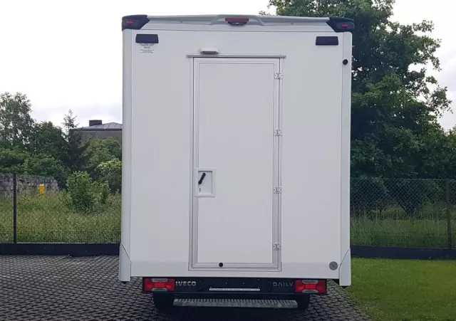 IVECO DAILY KONTENER NISKOPODŁOGOWY 4,43x2,23x2,42 SKLEP FOODTRUCK BAR KLIMA KONIOWÓZ KAMPER 