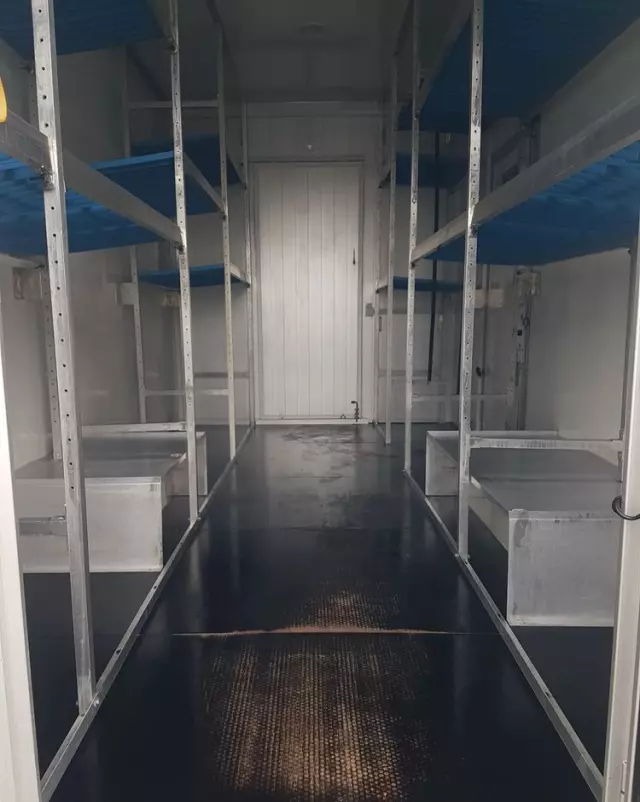 IVECO DAILY KONTENER NISKOPODŁOGOWY 4,43x2,23x2,42 SKLEP FOODTRUCK BAR KLIMA KONIOWÓZ KAMPER 