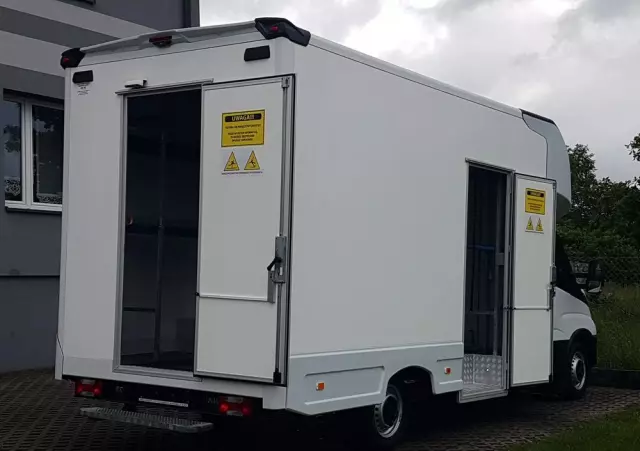 IVECO DAILY KONTENER NISKOPODŁOGOWY 4,43x2,23x2,42 SKLEP FOODTRUCK BAR KLIMA KONIOWÓZ KAMPER 