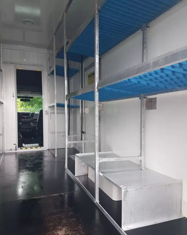 IVECO DAILY KONTENER NISKOPODŁOGOWY 4,43x2,23x2,42 SKLEP FOODTRUCK BAR KLIMA KONIOWÓZ KAMPER 