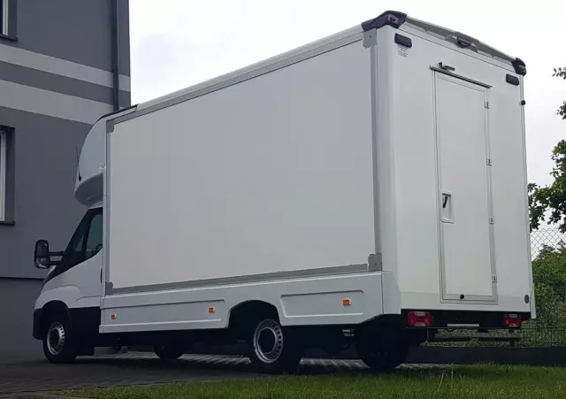 IVECO DAILY KONTENER NISKOPODŁOGOWY 4,43x2,23x2,42 SKLEP FOODTRUCK BAR KLIMA KONIOWÓZ KAMPER 